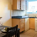 Large Modern 3 Bedrooms House With Patio/Terrace
