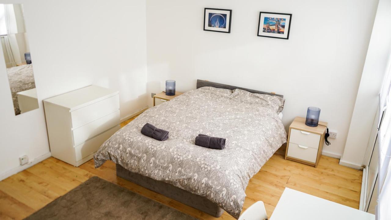 Large Modern 3 Bedrooms House With Patio/terrace London